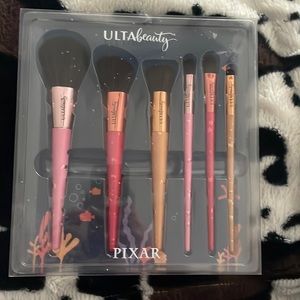 Finding Nemo makeup brush set